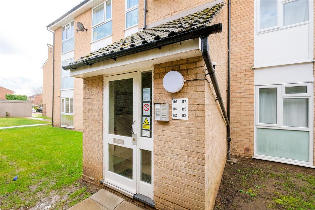 Trotwood, Chigwell 2 bed flat to rent £1,400 pcm (£323 pw)