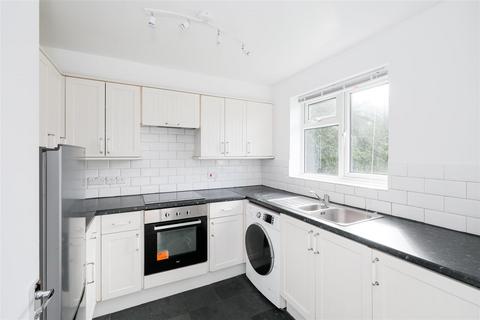 2 bedroom flat to rent - Trotwood, Chigwell