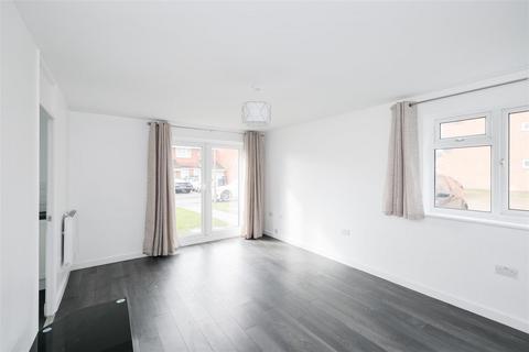 2 bedroom flat to rent - Trotwood, Chigwell