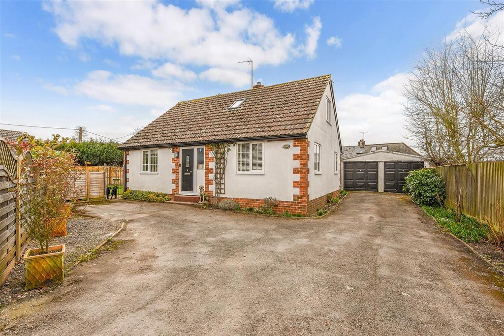 Castle Street, Ludgershall, Andover 3 bed detached house for sale £