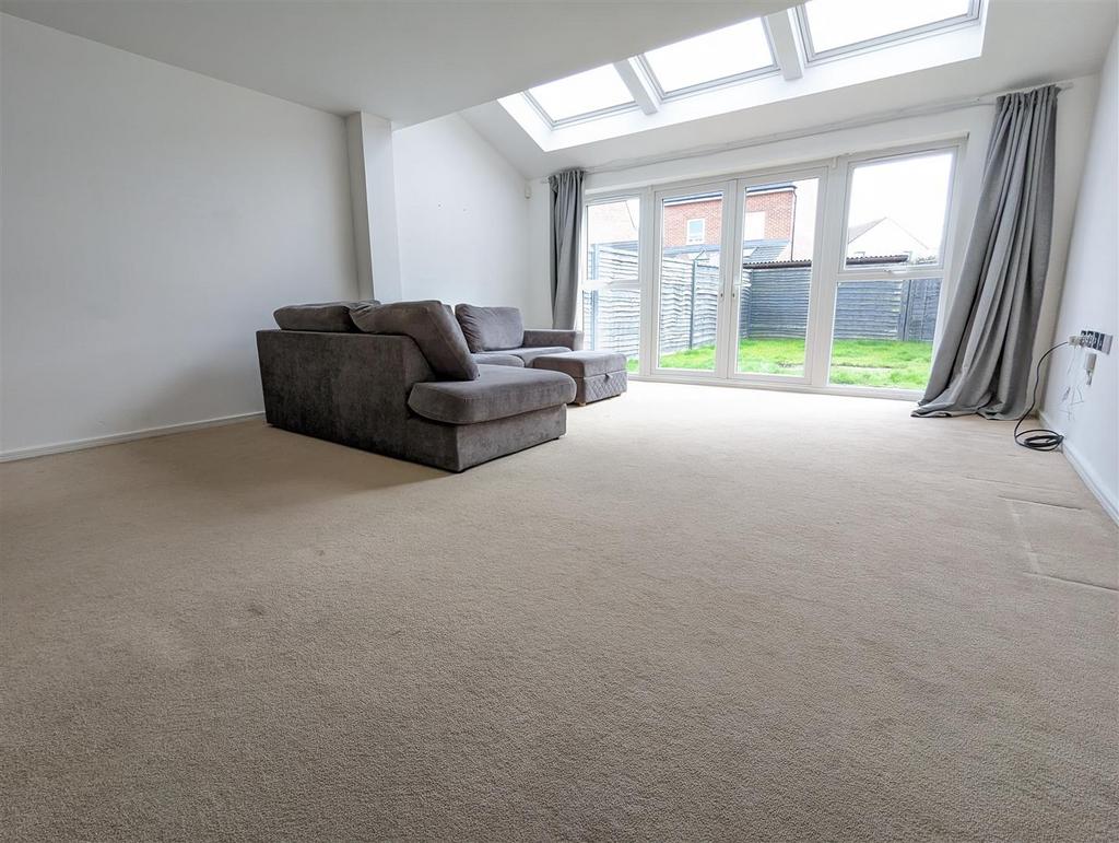 River View Drive, Salford 3 bed semidetached house £1,450 pcm (£335 pw)