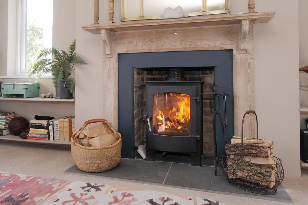 Sitting Room - Woodburner.JPG