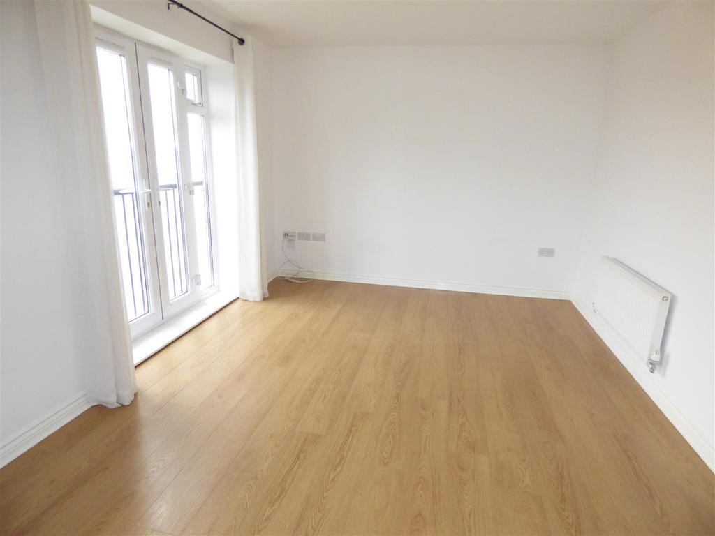 Clopton Road, StratforduponAvon 2 bed apartment £825 pcm (£190 pw)