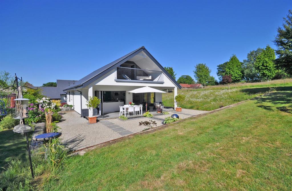 Gardner Street, Herstmonceux, Hailsham 3 bed detached bungalow for sale £875,000