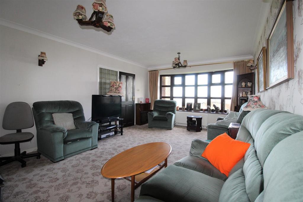 The Leas, Minster On Sea, Sheerness 4 bed detached house £685,000