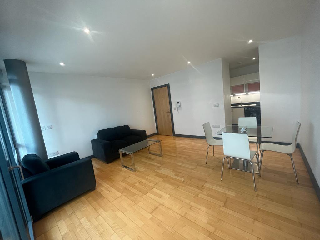 No.1 Deansgate, Manchester M3 1AZ 2 bed flat £1,500 pcm (£346 pw)