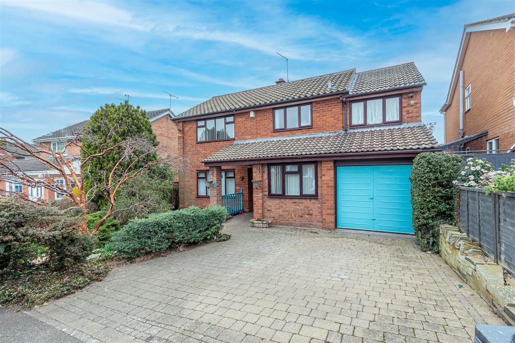 Battenhall Road, Worcester 4 bed detached house £375,000