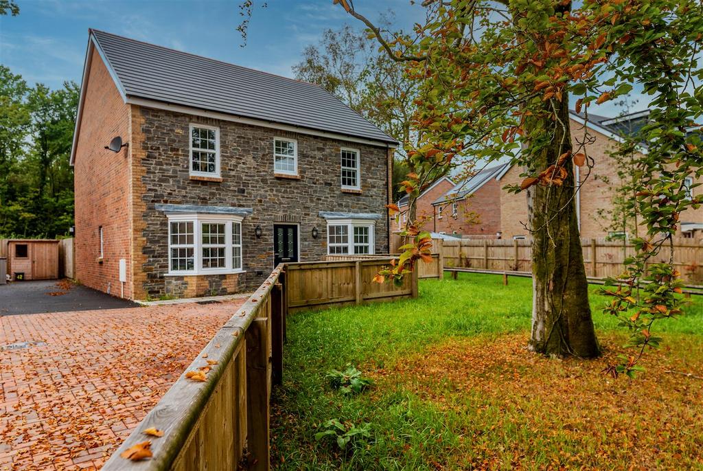 Mansion Gardens, Penllergaer, Swansea 4 bed detached house £425,000
