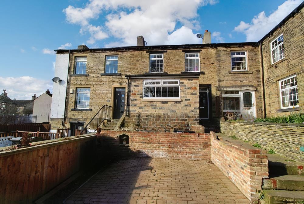 Knowle Road, Kirkheaton, Huddersfield. HD5 0DW 2 bed terraced house for