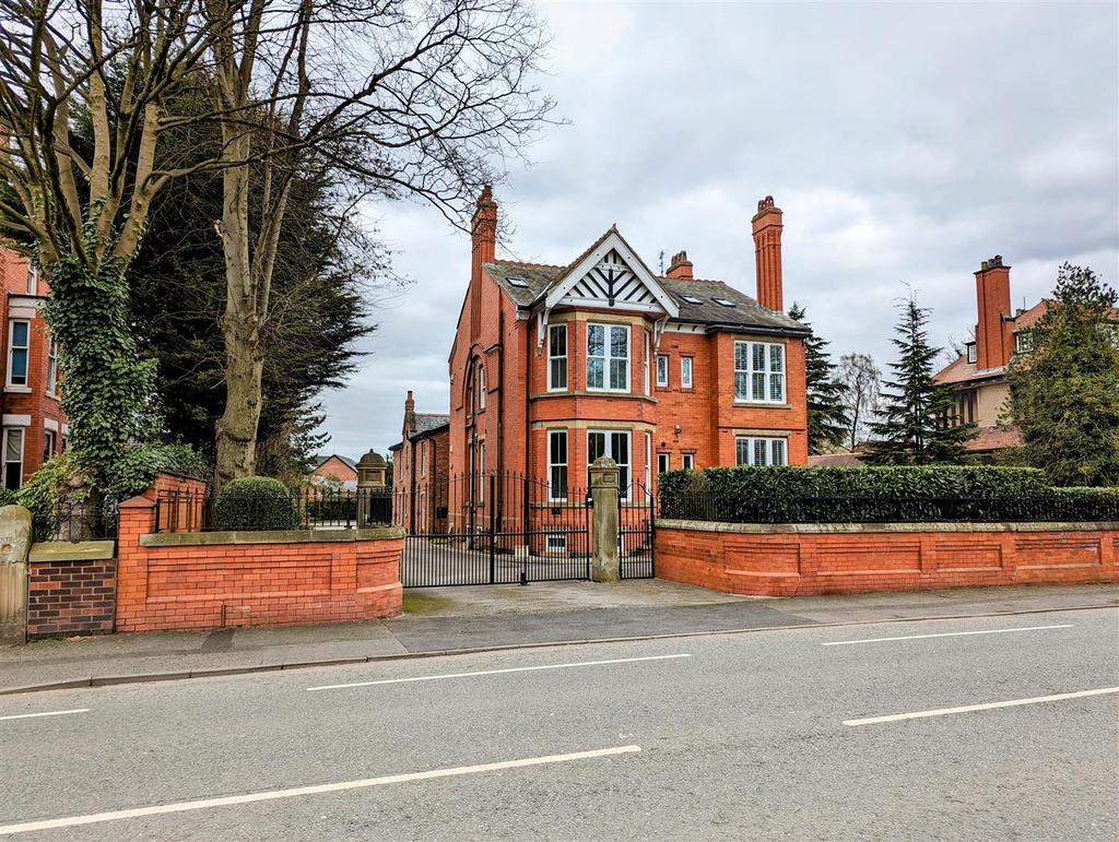 St. Helens Road, Leigh 2 bed flat for sale £159,950