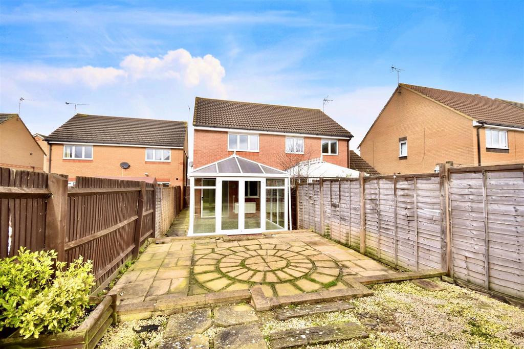 Roundel Drive, Leighton Buzzard 2 bed semidetached house £270,000