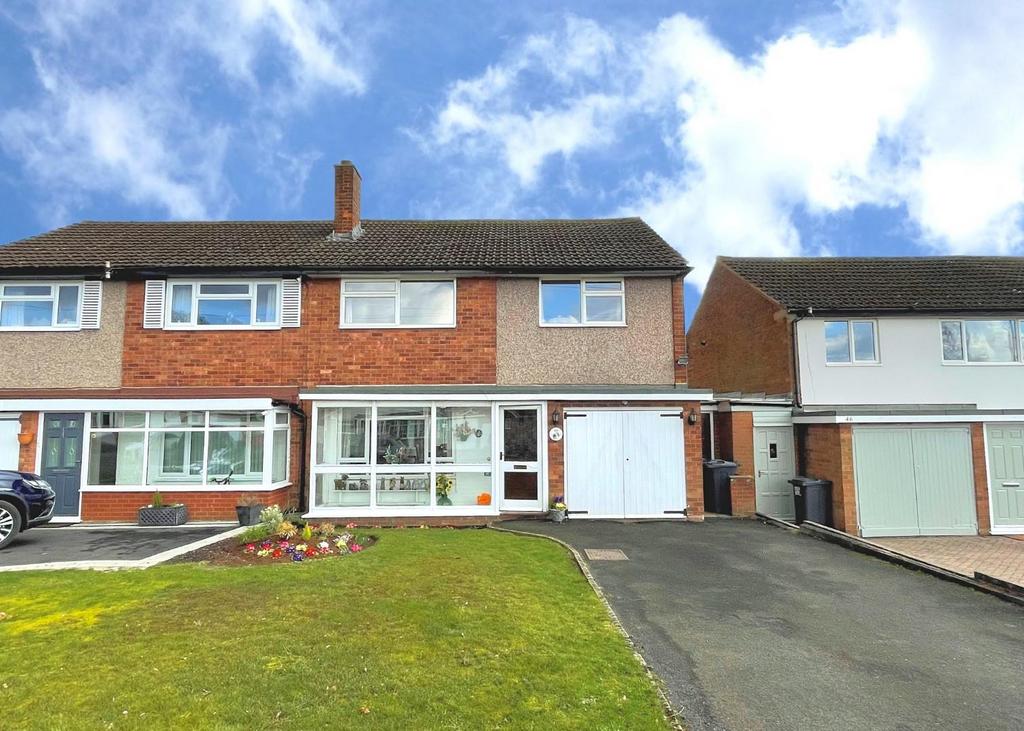 Rowallan Road, Four Oaks 3 bed semidetached house £400,000