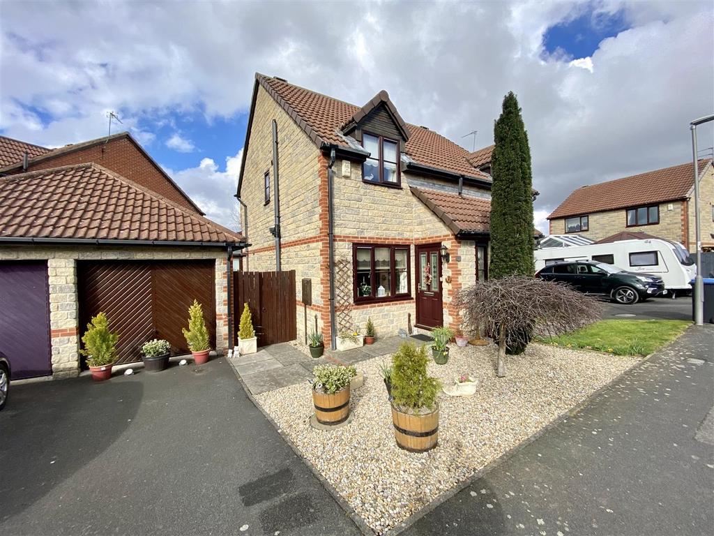 St. Cuthberts Walk, Langley Moor, Durham 2 bed semidetached house £