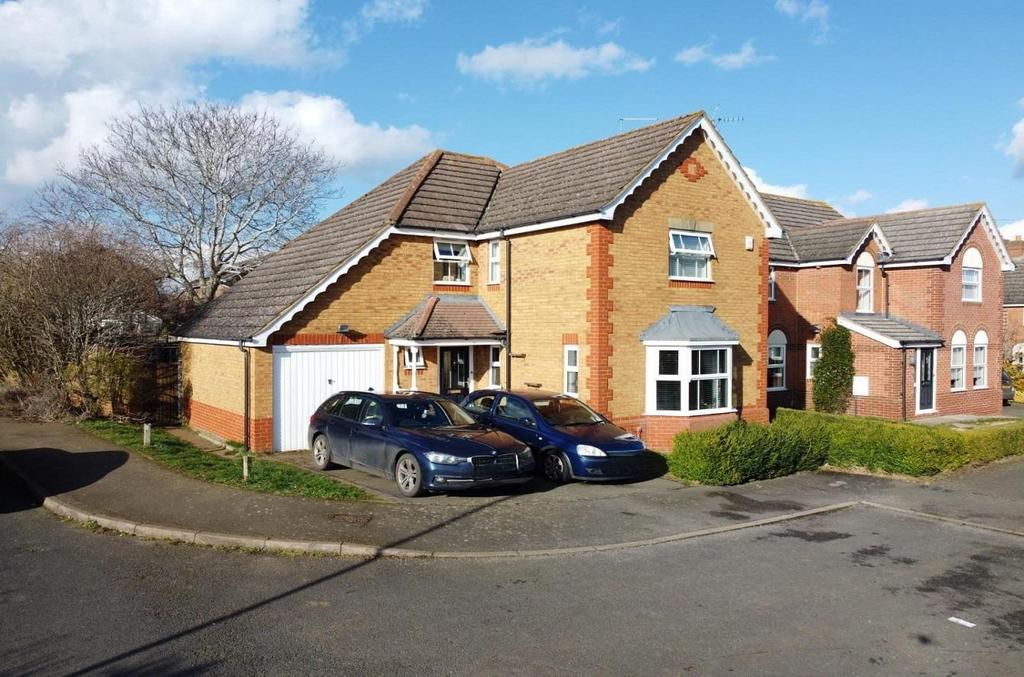 Iron Pikes, Brixworth, Northamptonshire NN6 4 bed detached house for