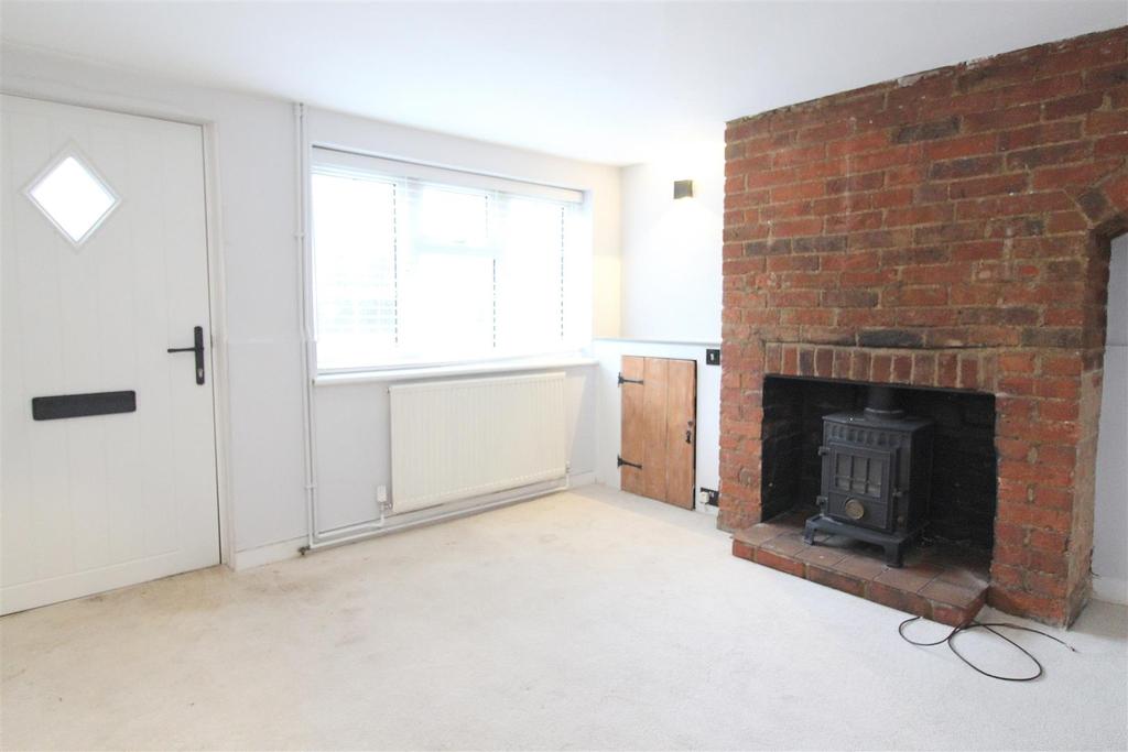 The Hill, Wheathampstead 2 bed cottage £1,200 pcm (£277 pw)
