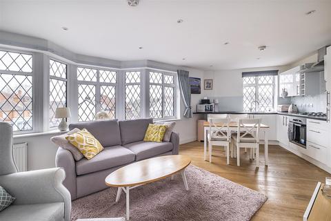 Flat 1a, Corner House Parade Epsom Road, Epsom, KT17 1NX