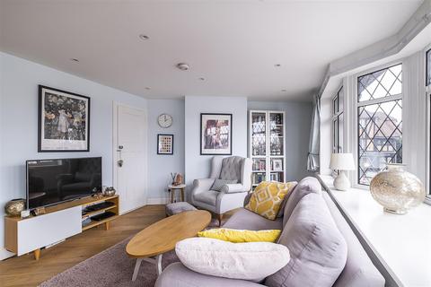 Flat 1a, Corner House Parade Epsom Road, Epsom, KT17 1NX