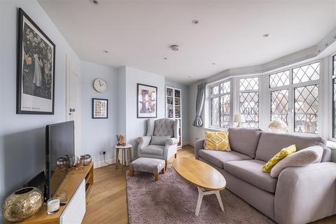 Flat 1a, Corner House Parade Epsom Road, Epsom, KT17 1NX