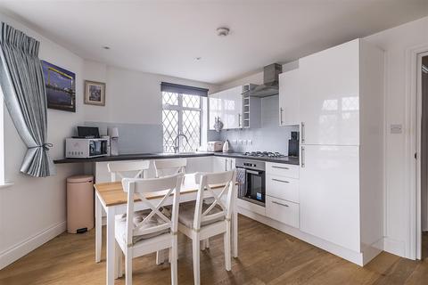Flat 1a, Corner House Parade Epsom Road, Epsom, KT17 1NX