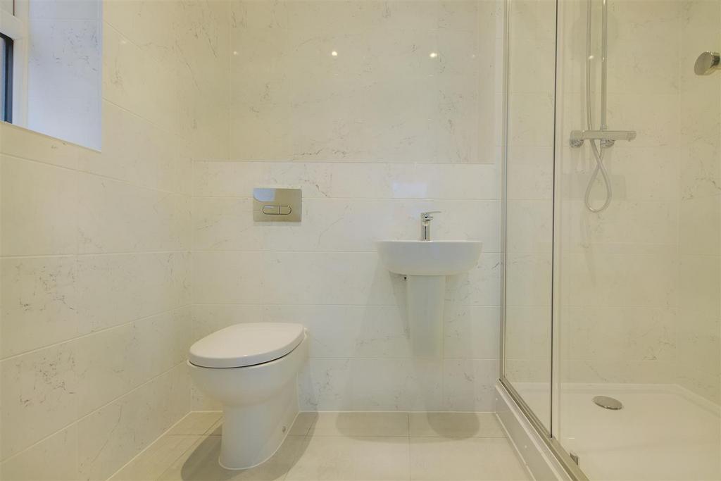 Bedroom 1 Ensuite.jpeg