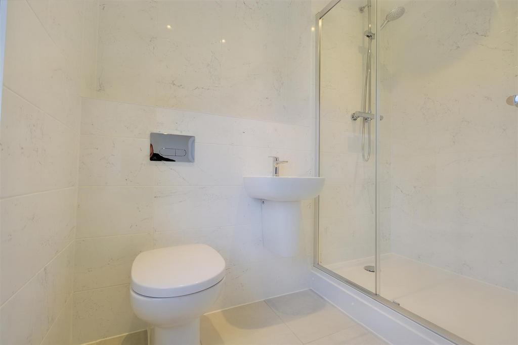Bedroom 4 Ensuite.jpeg