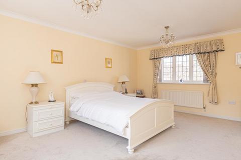 6 John Watkin Close, Epsom, KT19 7LW