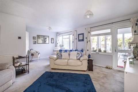 6 Andover Close, Epsom, KT19 9DB