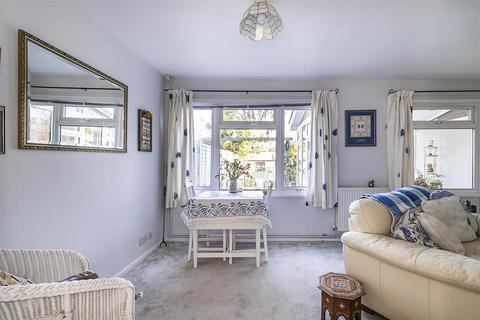 6 Andover Close, Epsom, KT19 9DB