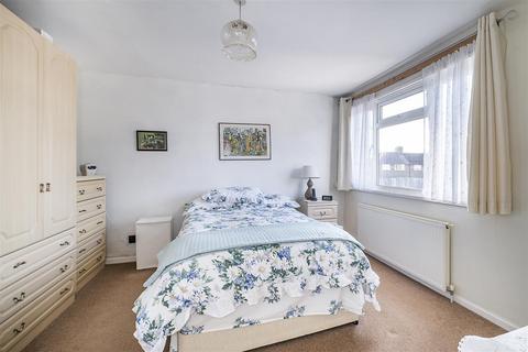 6 Andover Close, Epsom, KT19 9DB