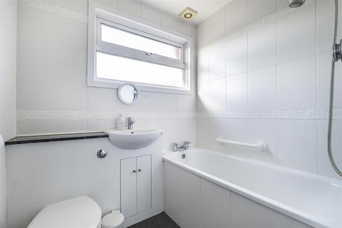 6 Andover Close, Epsom, KT19 9DB