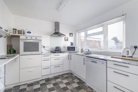 6 Andover Close, Epsom, KT19 9DB