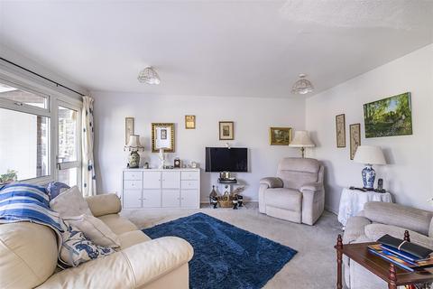 6 Andover Close, Epsom, KT19 9DB