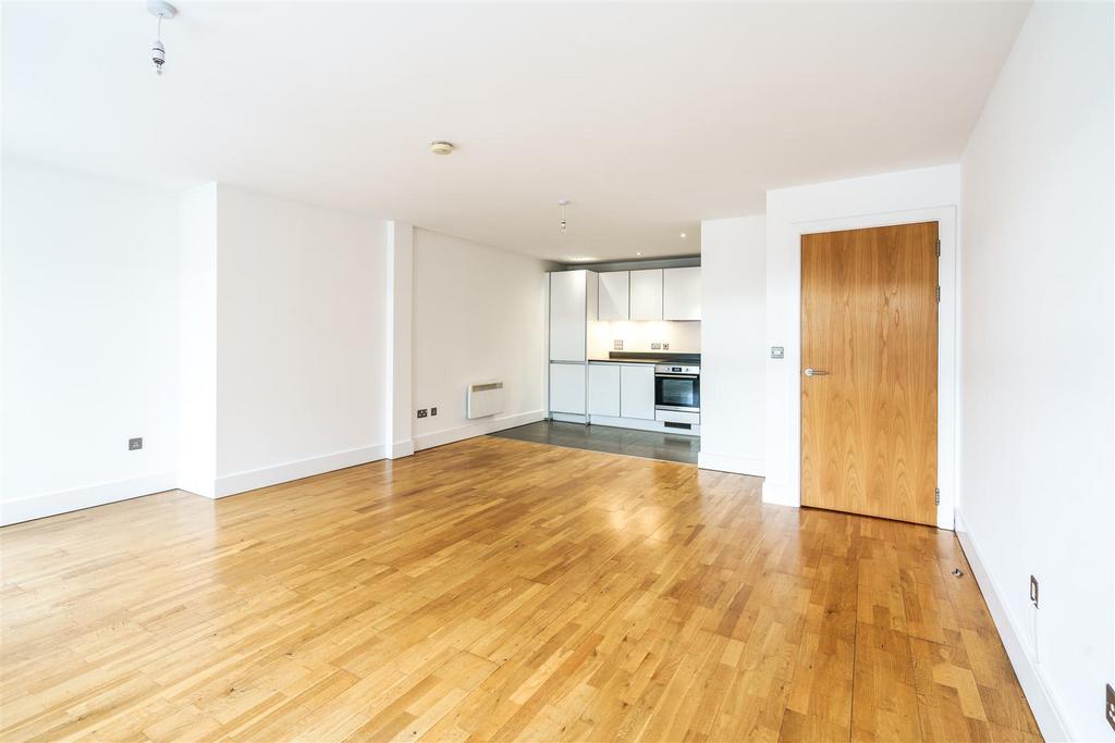 Apt U Redcliffe Livig room -1-2.jpg