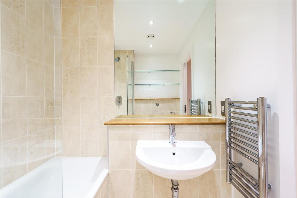 Apt U Redcliffe Bathroom -3.jpg