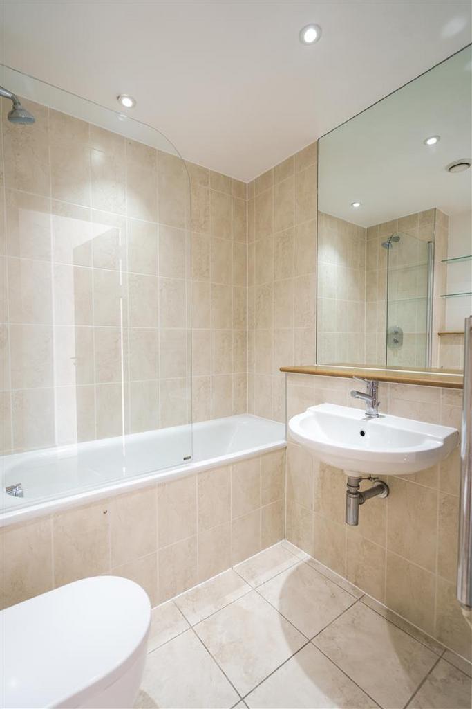 Apt U Redcliffe bathroom-1.jpg