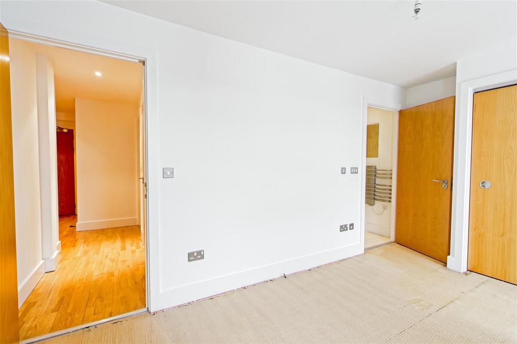 Apt U Redcliffe Bedroom2 00002.jpg
