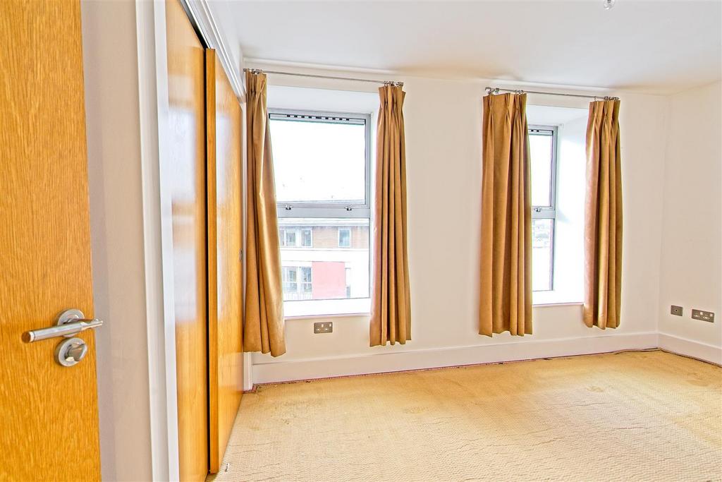 Apt U Redcliffe Bedroom2 00004.jpg