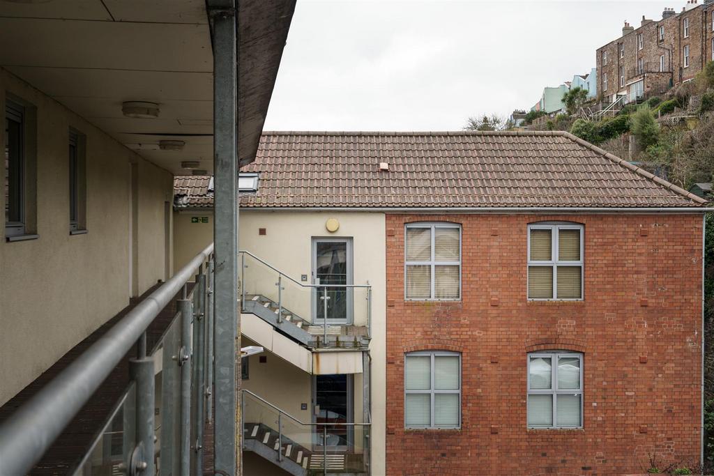 Apt U Redcliffe Exterior -1-4.jpg