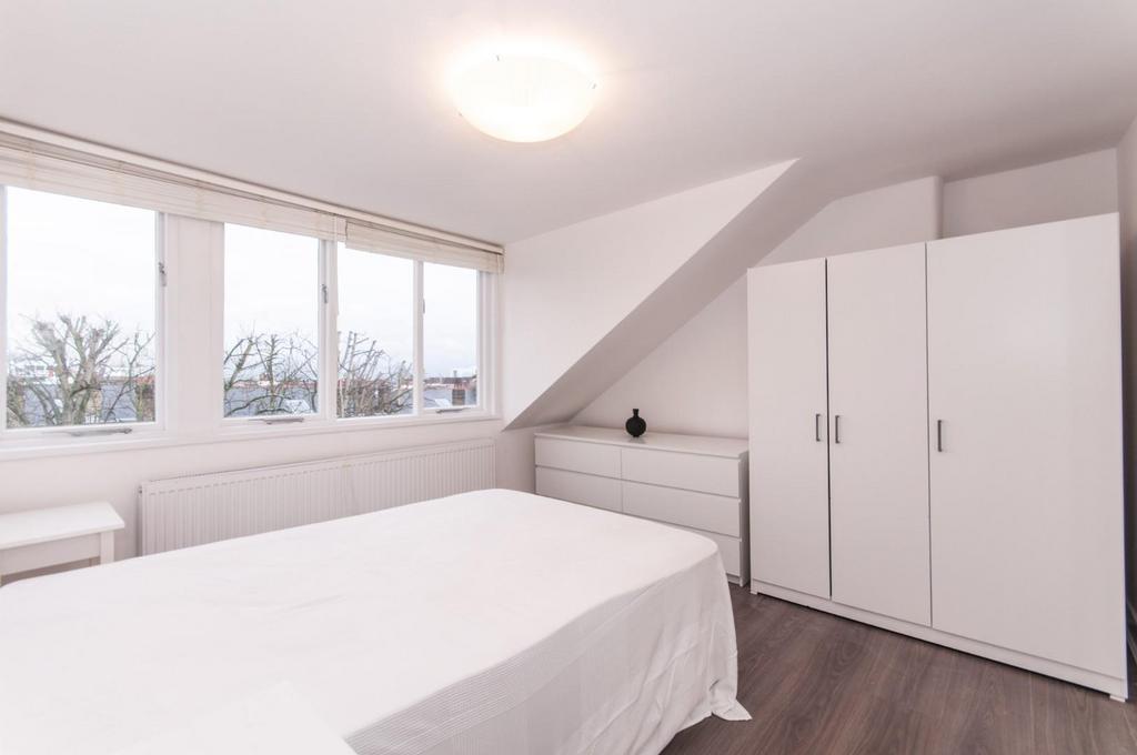 5, 46 Primrose Gardens - Bedroom.jpg