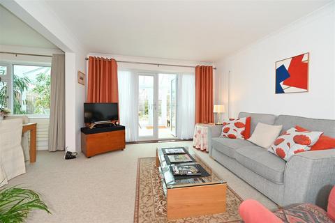 10 Brooksmead, Bognor Regis, PO22 8AS