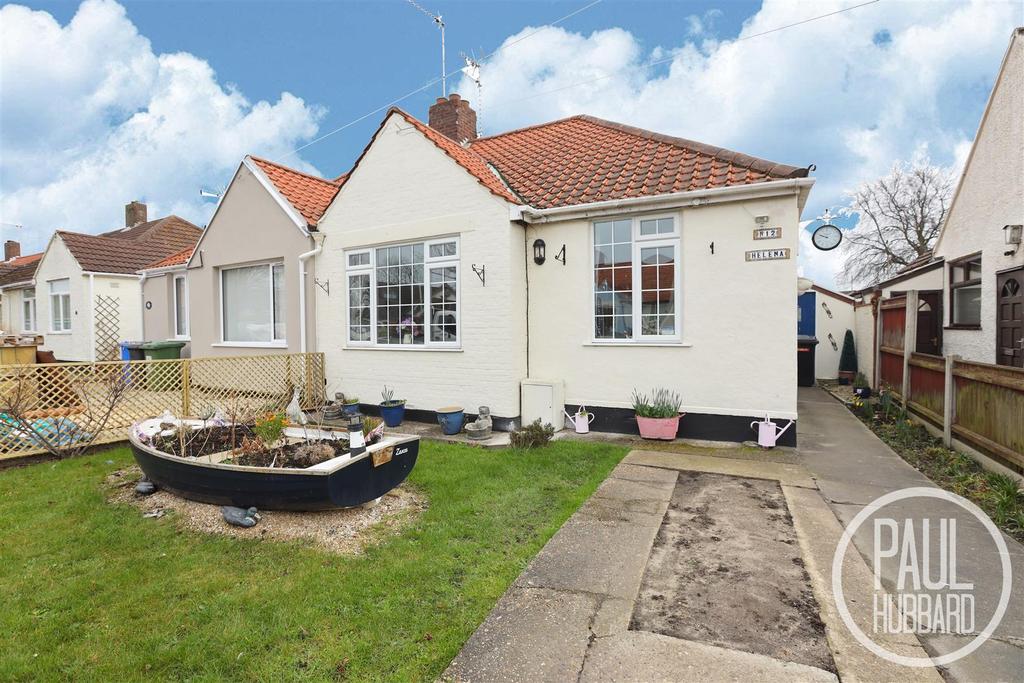 Summerfield Gardens, Lowestoft, Suffolk 2 bed semidetached bungalow