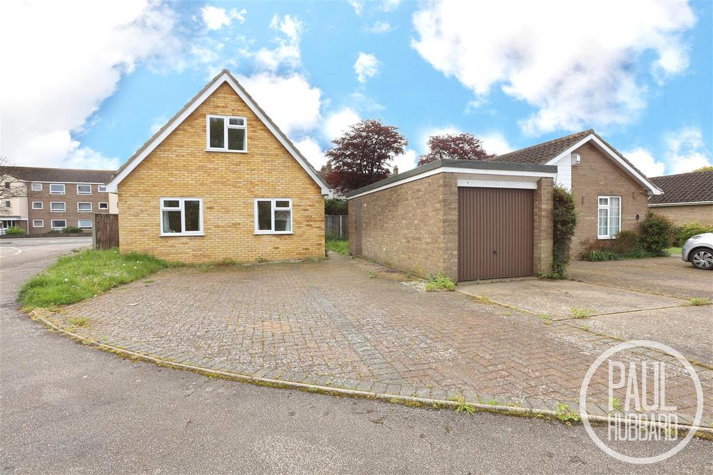Hill House Gardens, Pakefield, NR33 4 bed detached bungalow £350,000