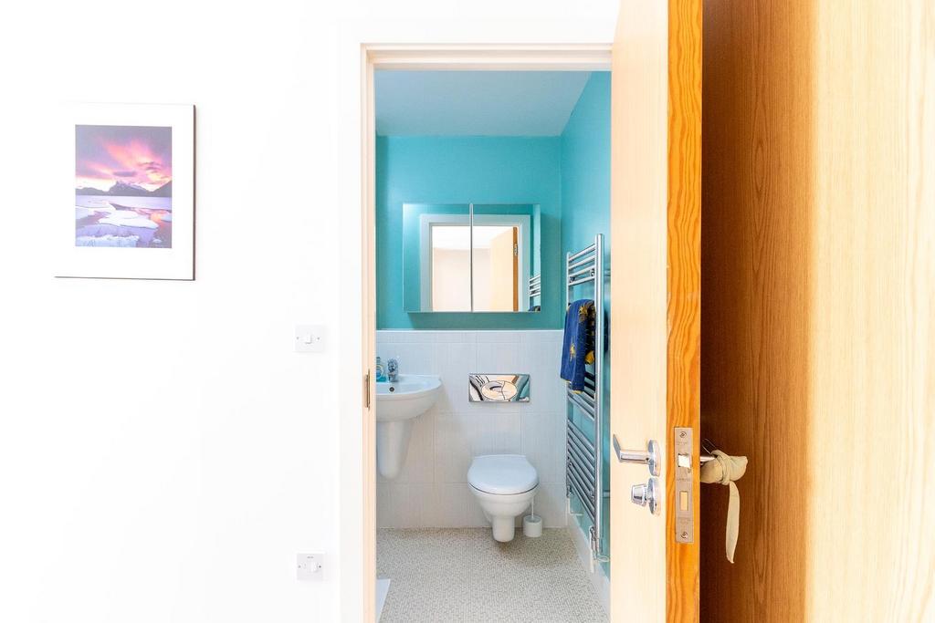 ECALPELADIMRA105 - Ensuite C.jpg