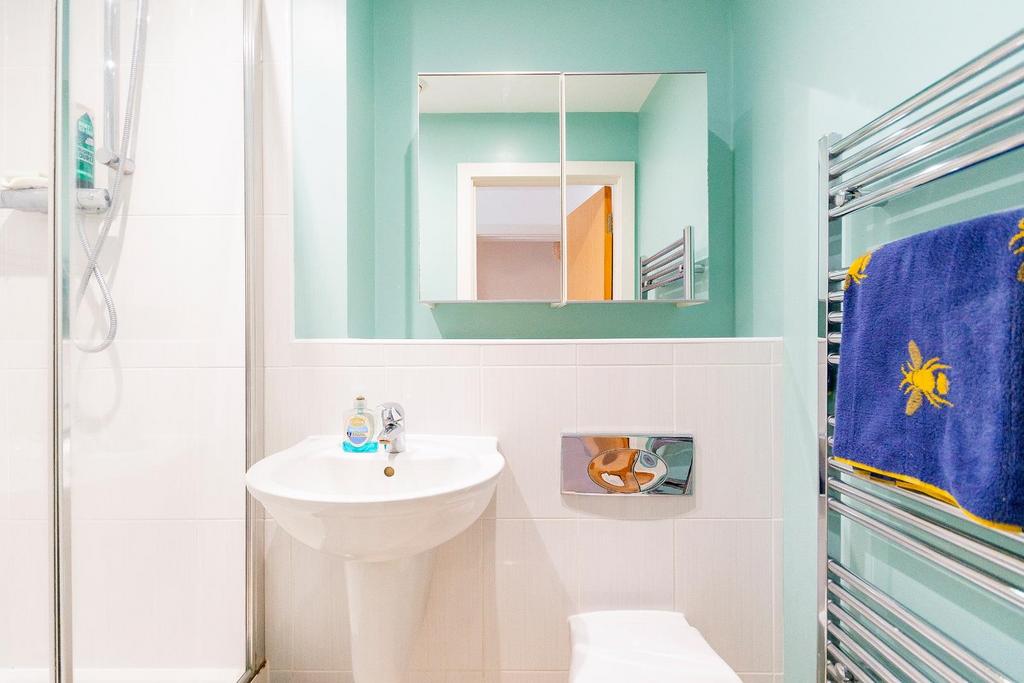 ECALPELADIMRA105 - Ensuite B.jpg