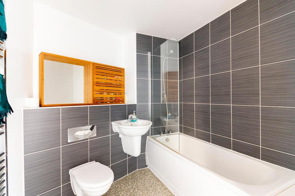 ECALPELADIMRA105 - Bathroom A.jpg