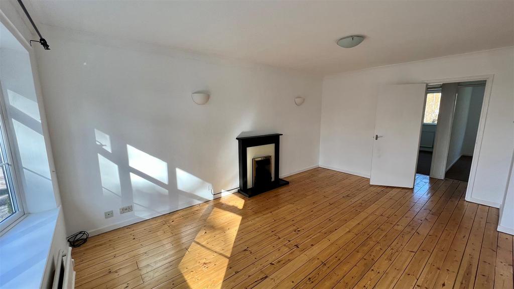 Living room 4.jpg