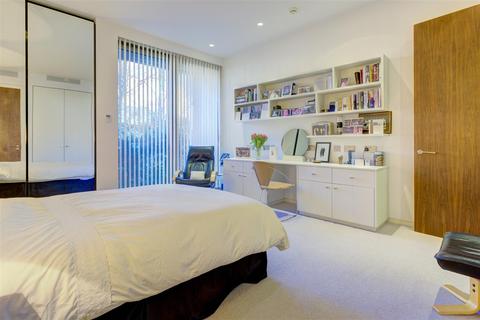 Flat 5, Caenwood Court Hampstead Lane, London, N6 4RU