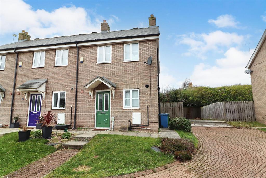 Winston Churchill Close, Hessle 2 bed end of terrace house £150,000
