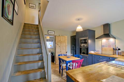 2 bedroom terraced house for sale, 18 New Road, Ingleton