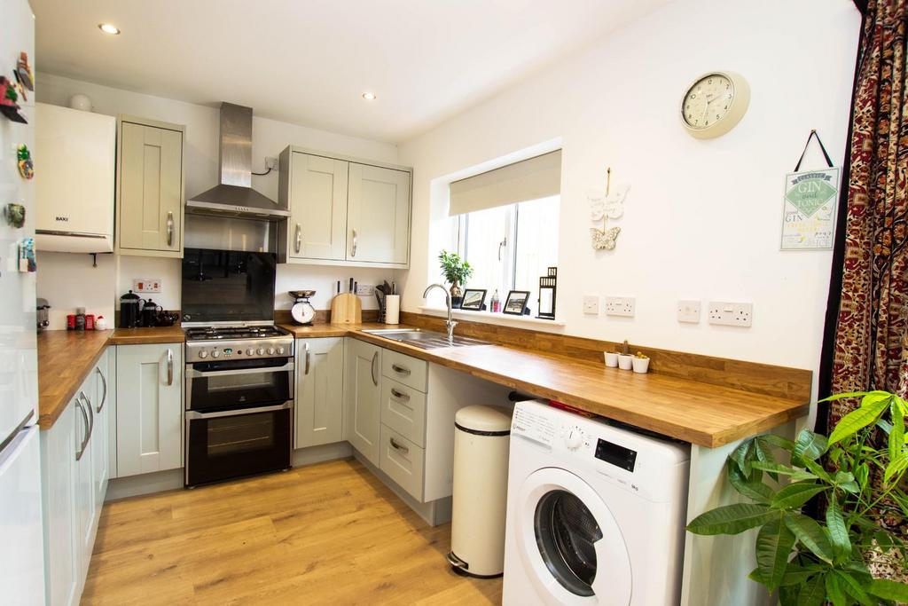 Orchard Park, Darwen 3 bed detached house for sale £195,000